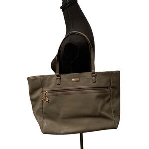 Tommy Hilfiger Shoulder Bag in Olive Green